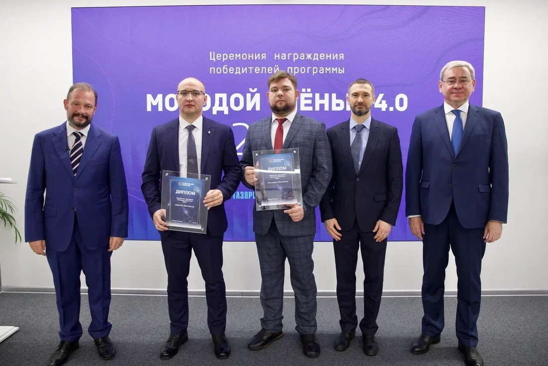 (слева направо) Сергей Брилёв, Сергей Бакланов, Ратибор Нежников, Роман Сахартов и Алексей Кулапин